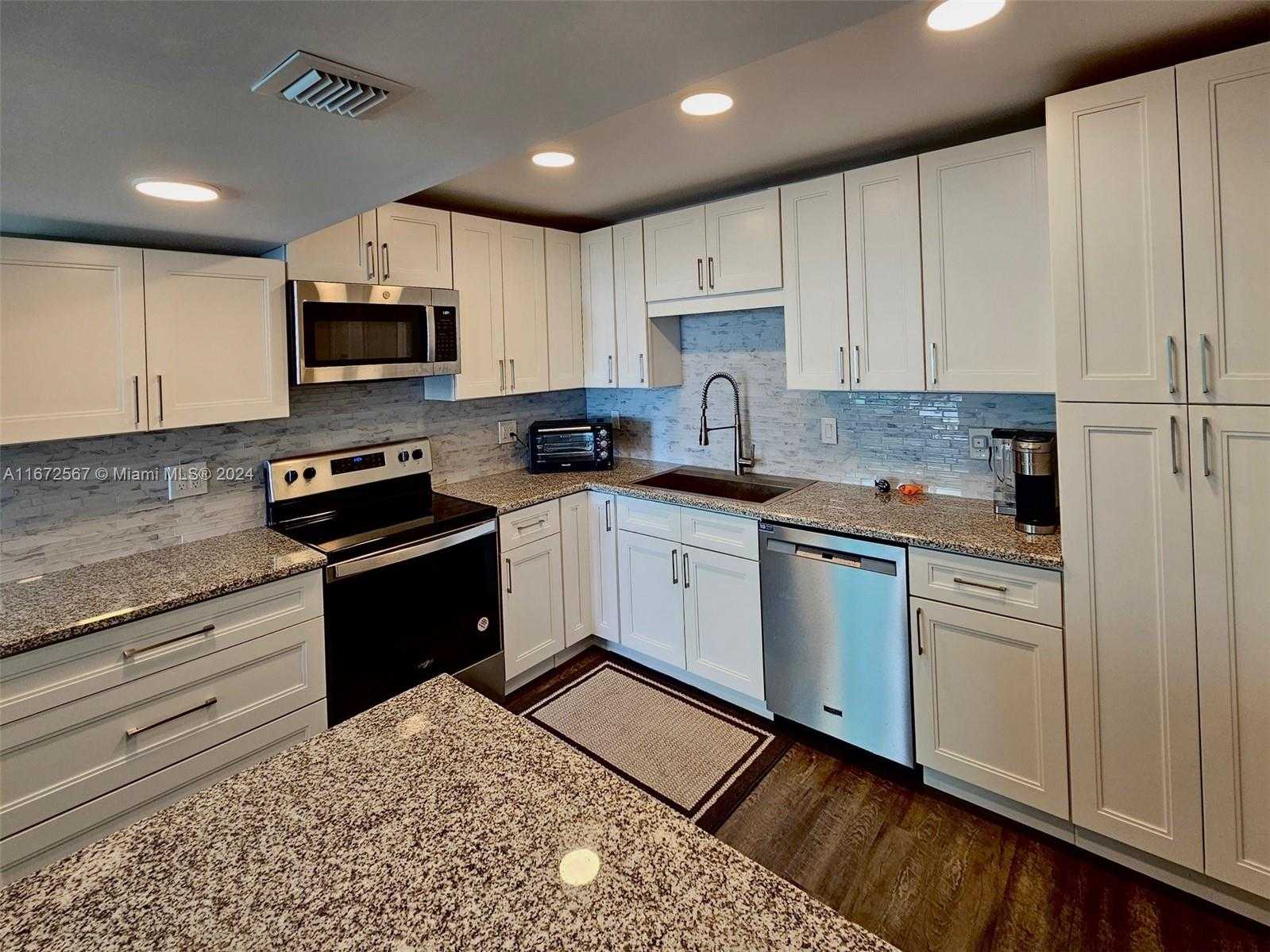 Small Image of 1410 SOUTH OCEAN DR #308, Hollywood Number 24
