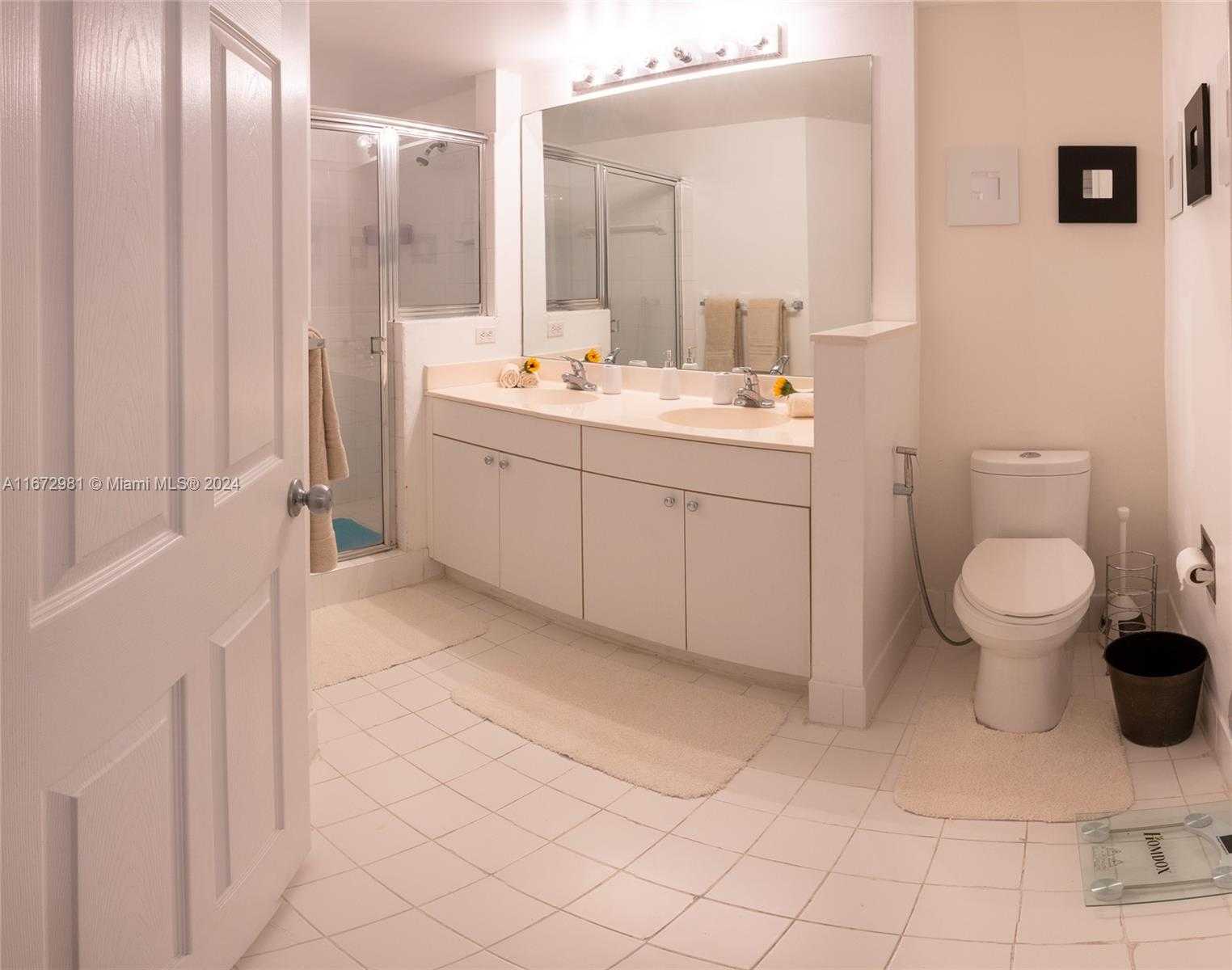 Small Image of 17125 N Bay Rd, Sunny Isles Beach, FL 33160, USA Number 10