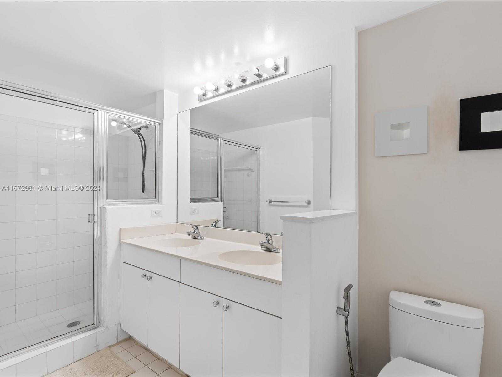 Small Image of 17125 N Bay Rd, Sunny Isles Beach, FL 33160, USA Number 11