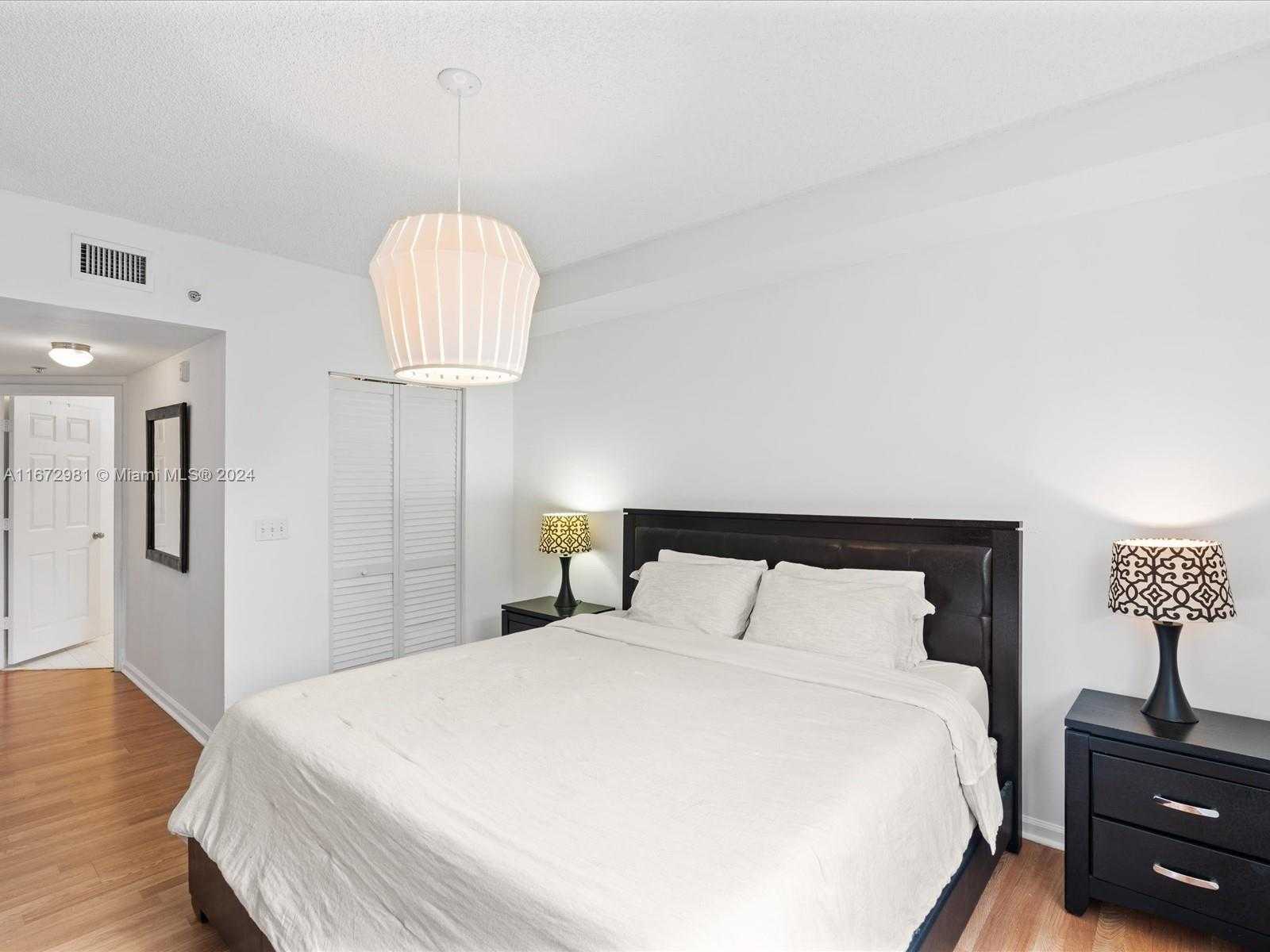 Small Image of 17125 N Bay Rd, Sunny Isles Beach, FL 33160, USA Number 13
