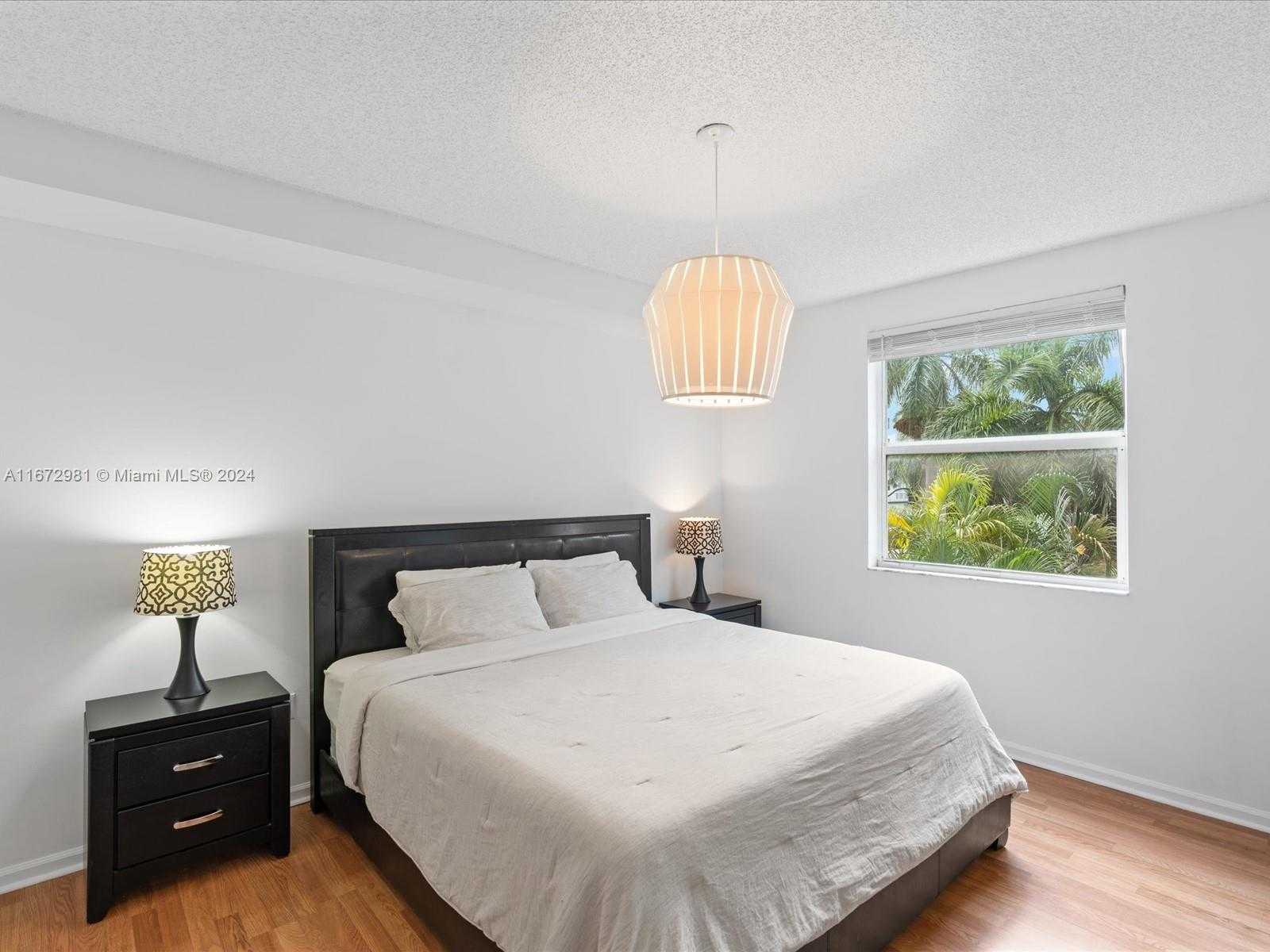 Small Image of 17125 N Bay Rd, Sunny Isles Beach, FL 33160, USA Number 15