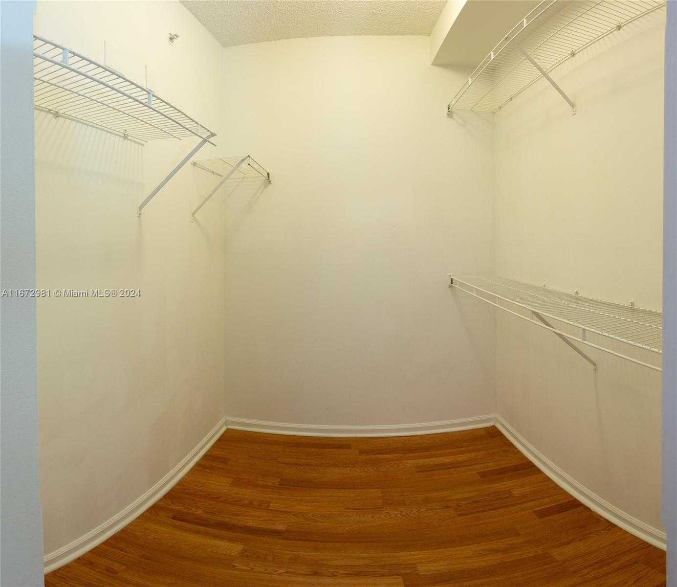 Small Image of 17125 N Bay Rd, Sunny Isles Beach, FL 33160, USA Number 16