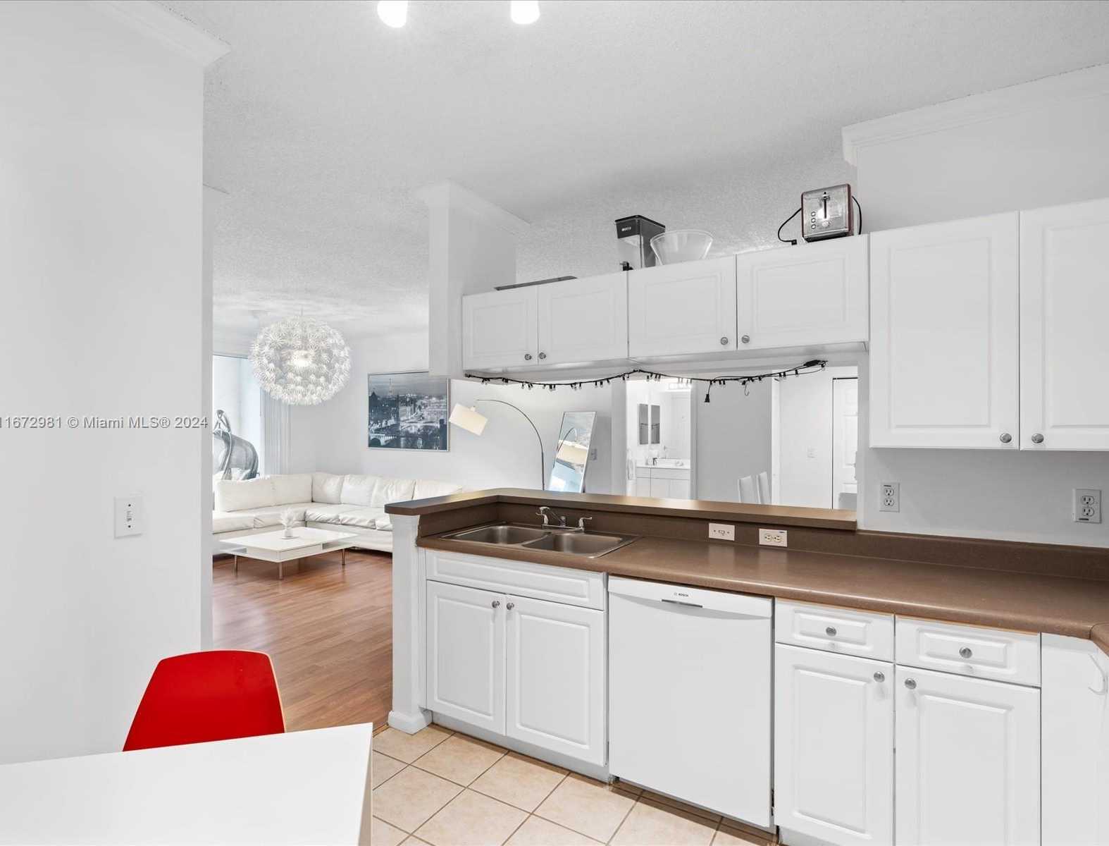 Small Image of 17125 N Bay Rd, Sunny Isles Beach, FL 33160, USA Number 17