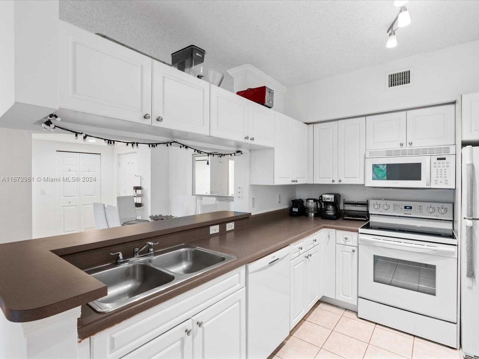 Small Image of 17125 N Bay Rd, Sunny Isles Beach, FL 33160, USA Number 18