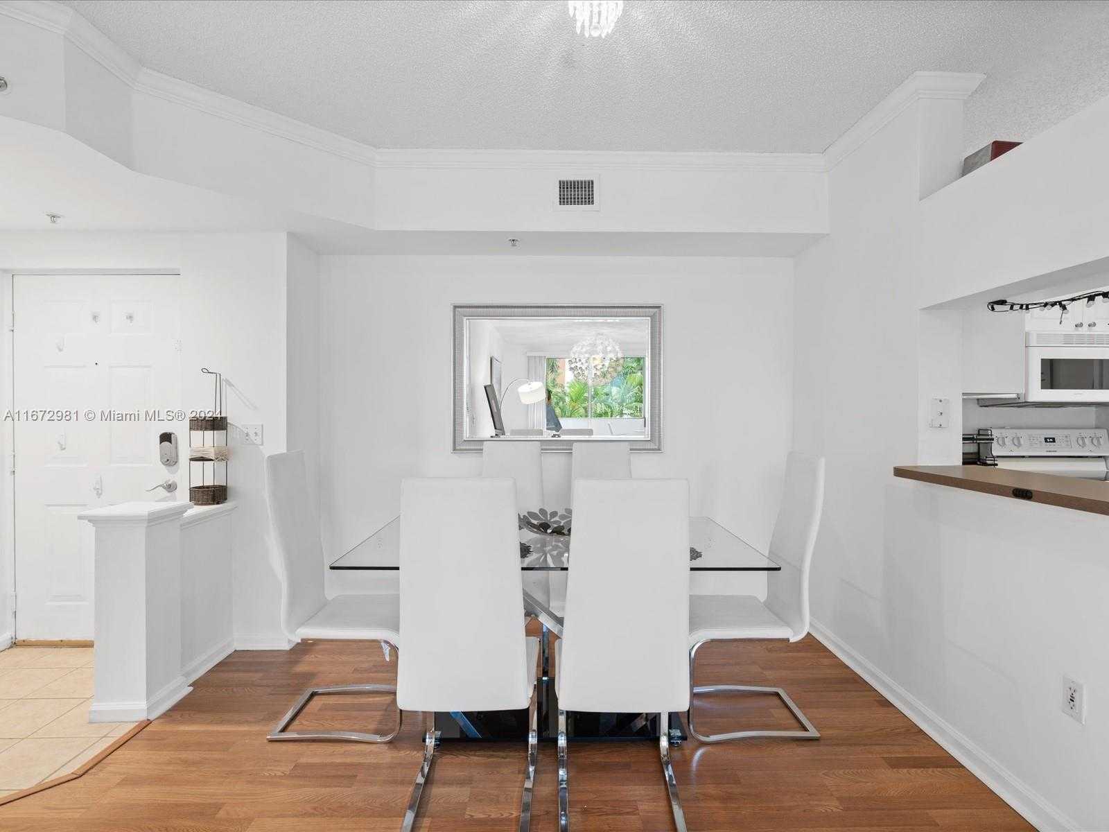 Small Image of 17125 N Bay Rd, Sunny Isles Beach, FL 33160, USA Number 23