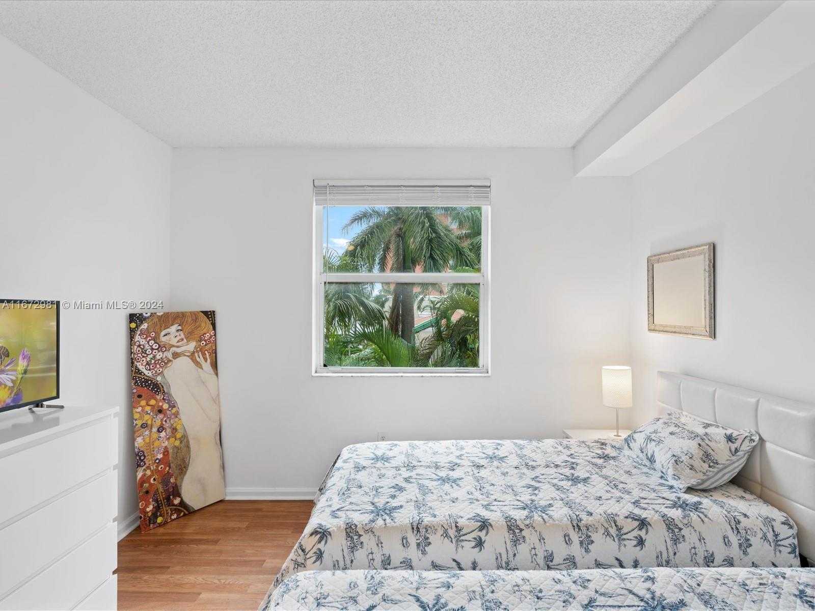 Small Image of 17125 N Bay Rd, Sunny Isles Beach, FL 33160, USA Number 8