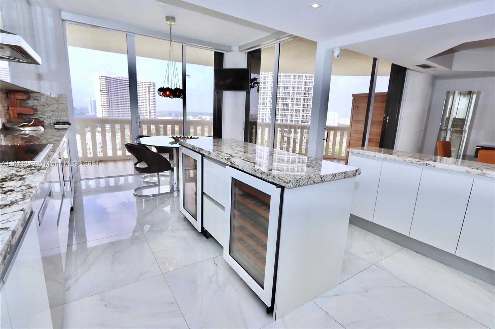 Small Image of 3000 Island Blvd, Aventura, FL 33160, USA Number 12