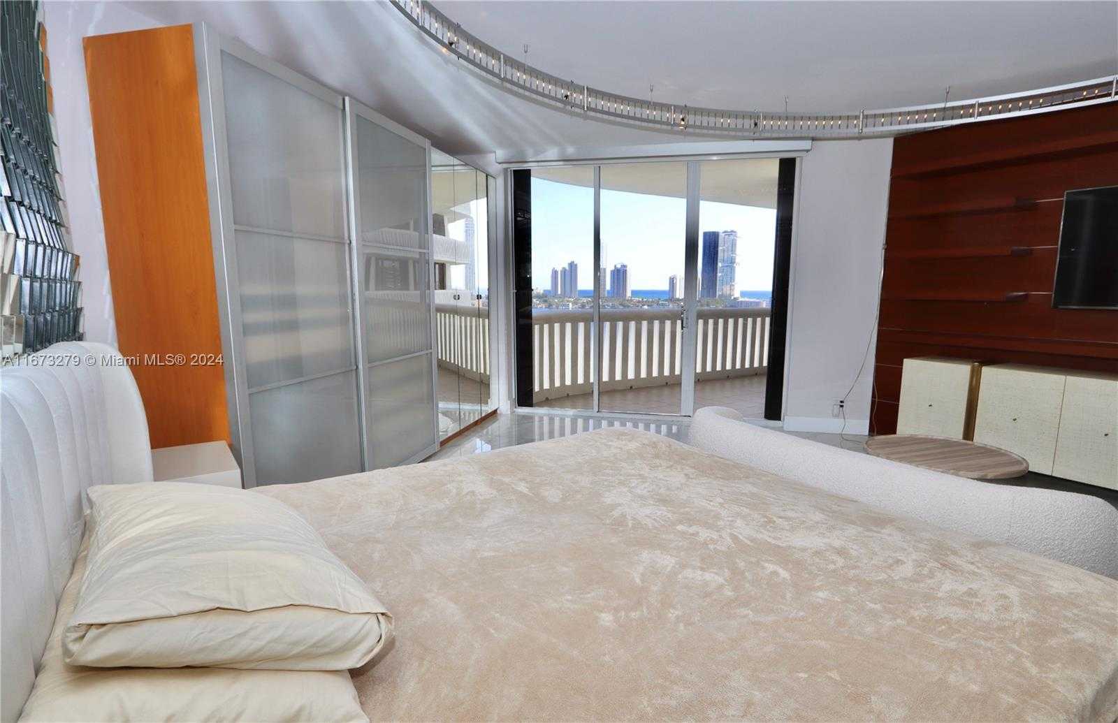 Small Image of 3000 Island Blvd, Aventura, FL 33160, USA Number 19