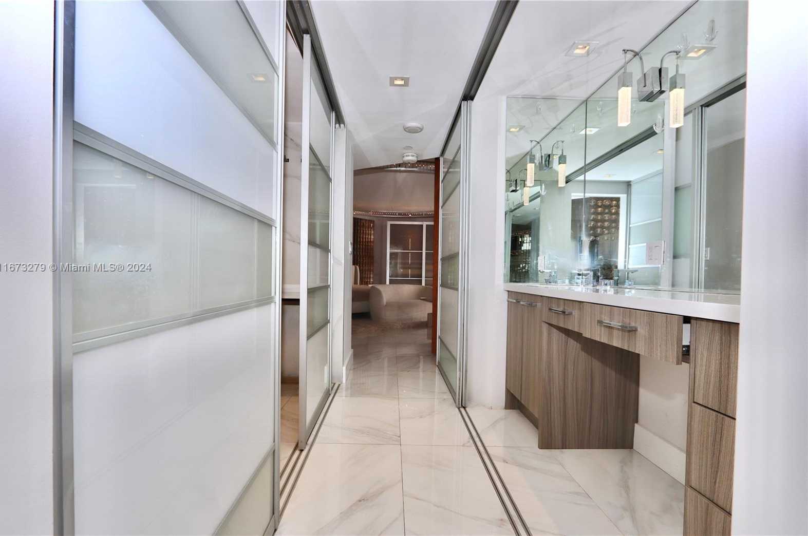Small Image of 3000 Island Blvd, Aventura, FL 33160, USA Number 20