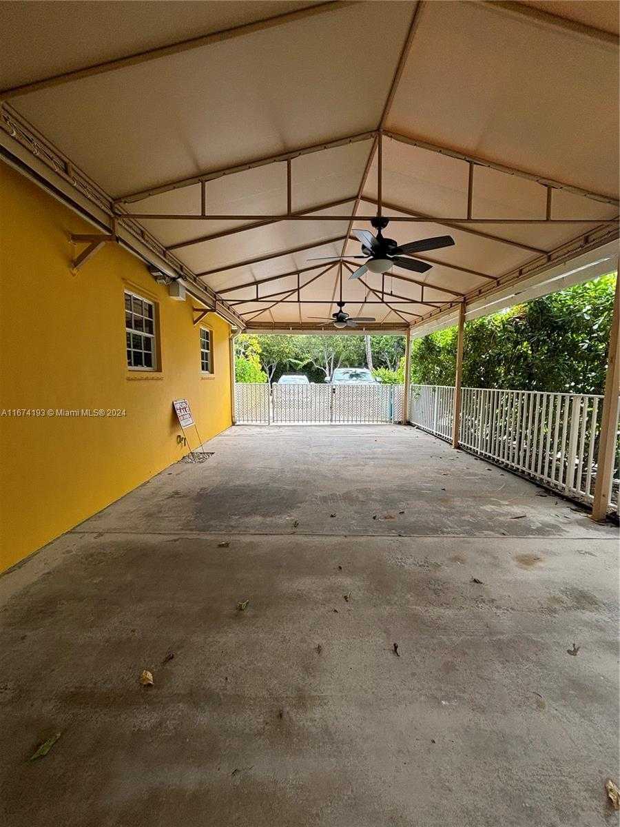 Small Image of 250 FERNWOOD RD, Key Biscayne Number 2