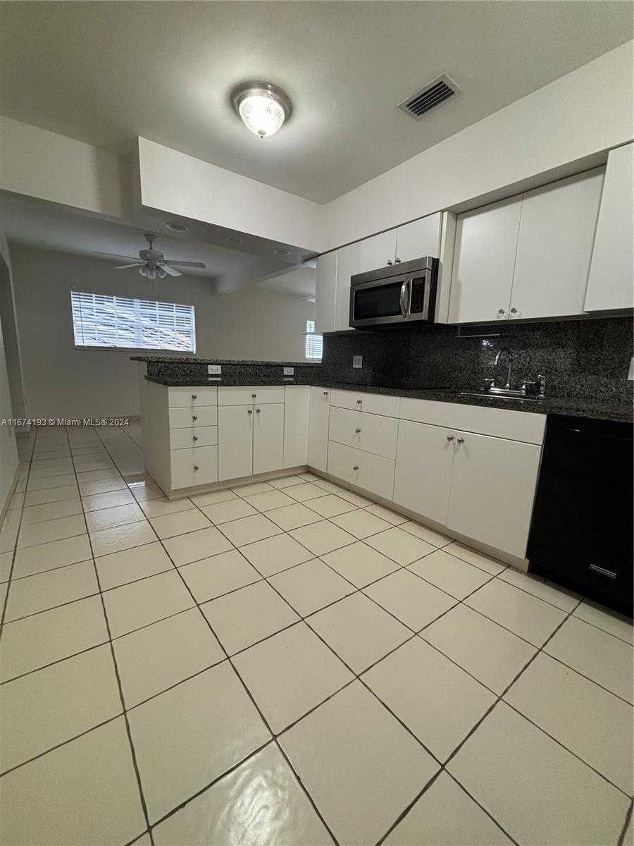 Small Image of 250 FERNWOOD RD, Key Biscayne Number 3