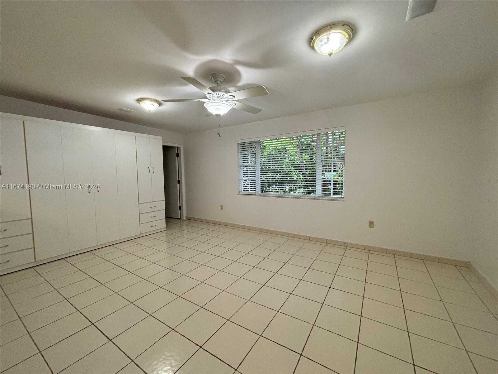 Small Image of 250 FERNWOOD RD, Key Biscayne Number 5