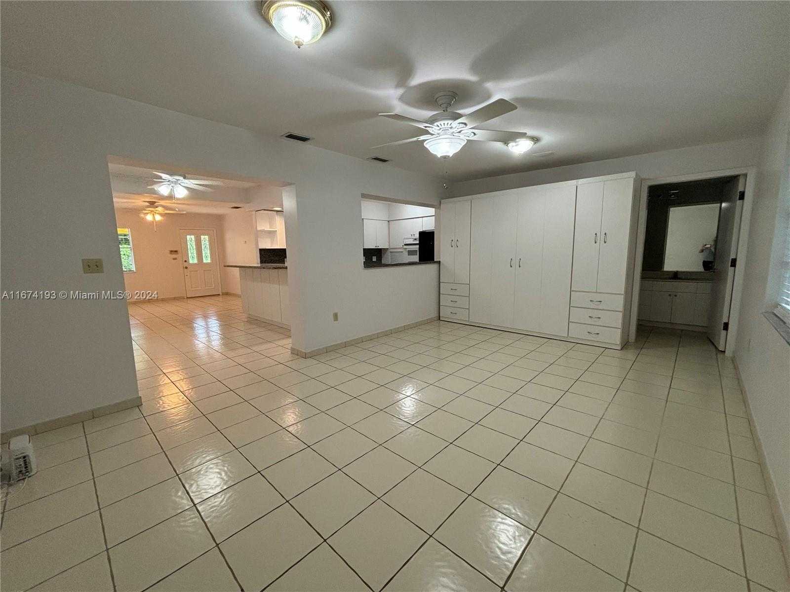 Small Image of 250 FERNWOOD RD, Key Biscayne Number 7