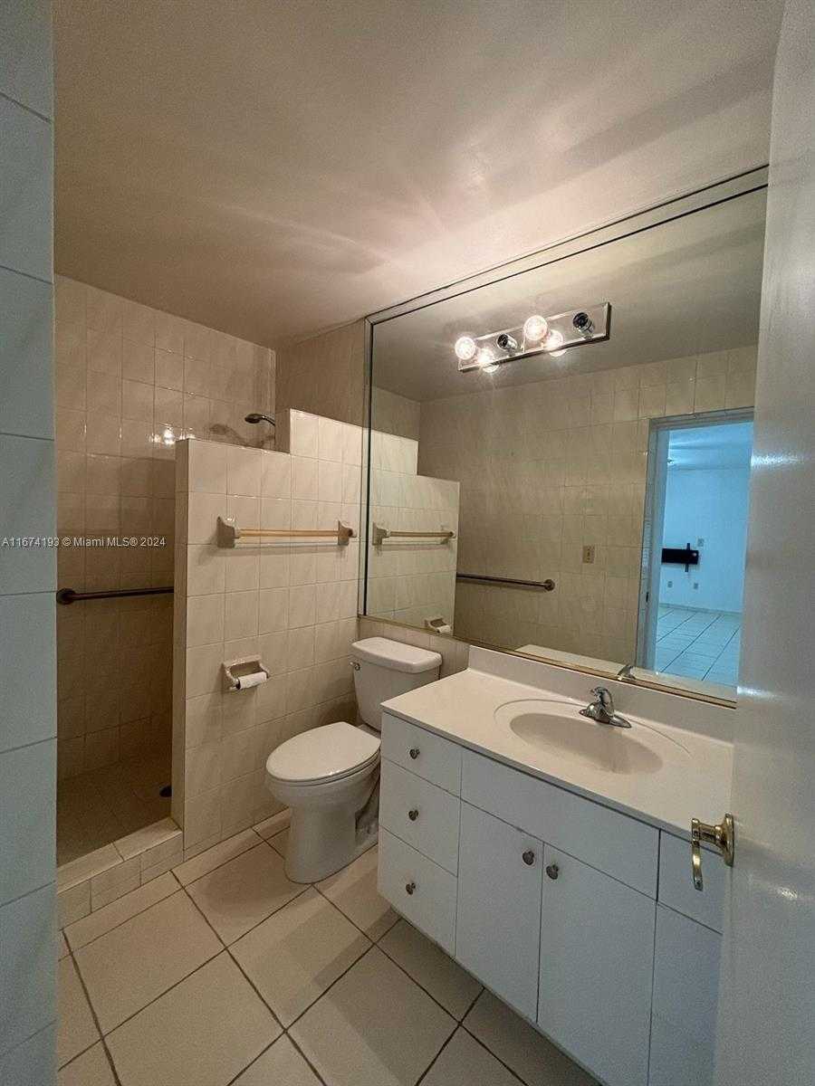Small Image of 250 FERNWOOD RD, Key Biscayne Number 8