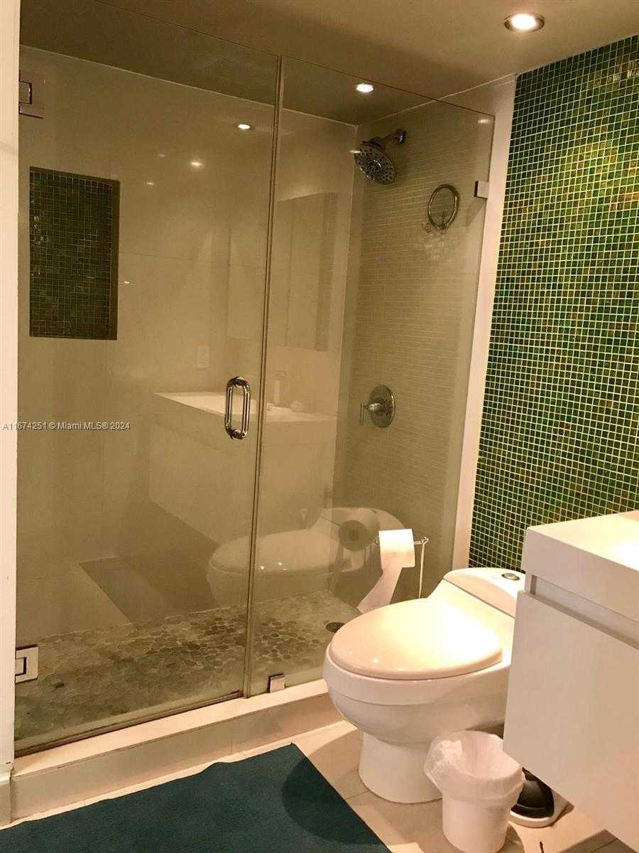 Small Image of 1200 BRICKELL BAY DR #2418, Miami Number 2