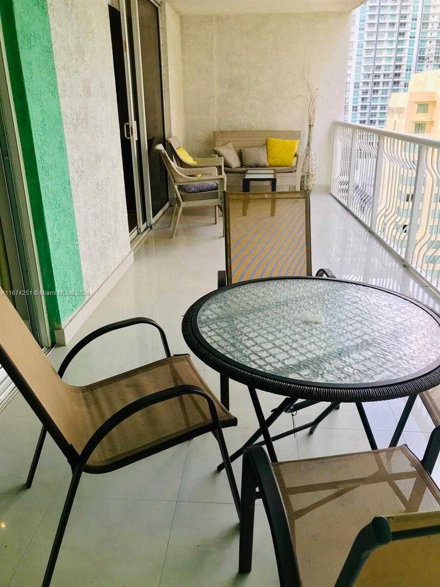 Small Image of 1200 BRICKELL BAY DR #2418, Miami Number 3