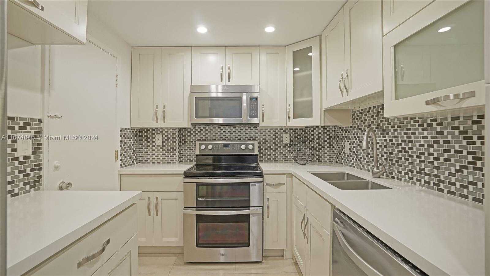 Small Image of 5005 COLLINS AVE #922, Miami Beach Number 4