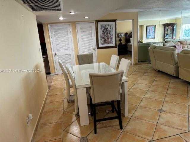 Small Image of 5401 COLLINS AVE #434, Miami Beach Number 15