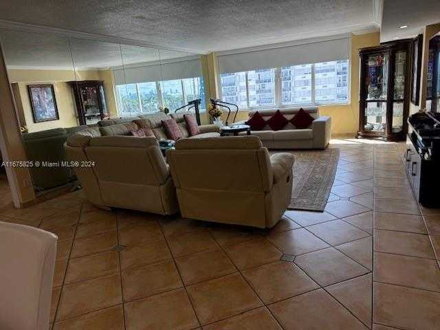 Small Image of 5401 COLLINS AVE #434, Miami Beach Number 18