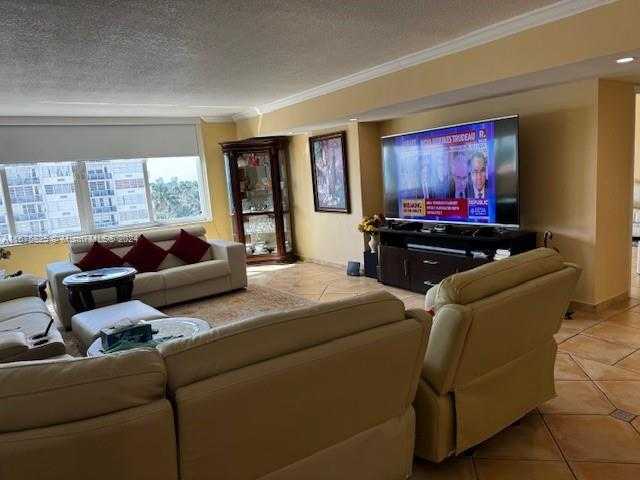 Small Image of 5401 COLLINS AVE #434, Miami Beach Number 19