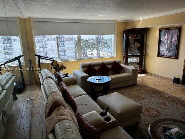 Small Image of 5401 COLLINS AVE #434, Miami Beach Number 21