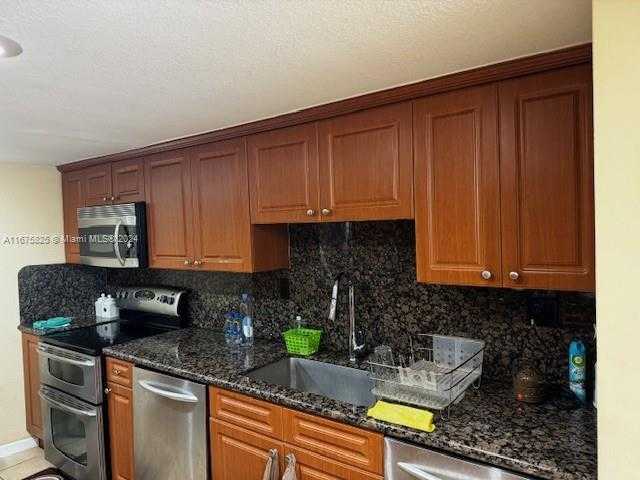 Small Image of 5401 COLLINS AVE #434, Miami Beach Number 27