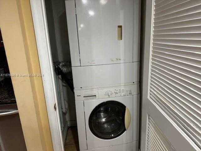 Small Image of 5401 COLLINS AVE #434, Miami Beach Number 30