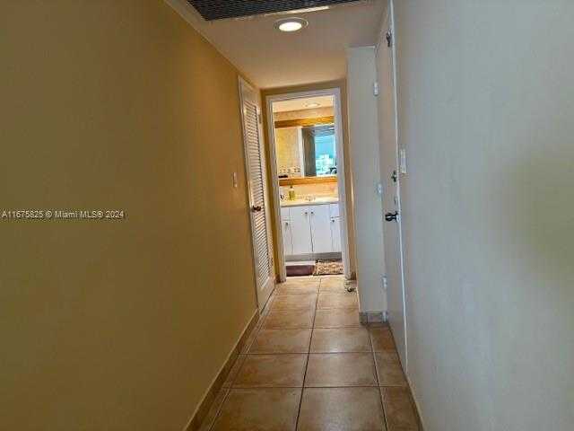 Small Image of 5401 COLLINS AVE #434, Miami Beach Number 31