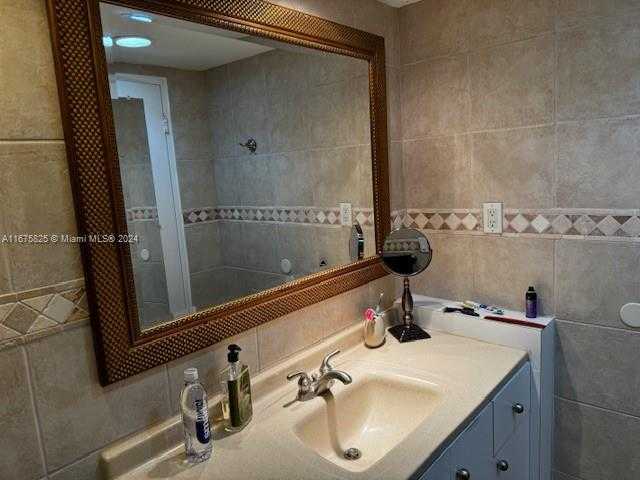 Small Image of 5401 COLLINS AVE #434, Miami Beach Number 34