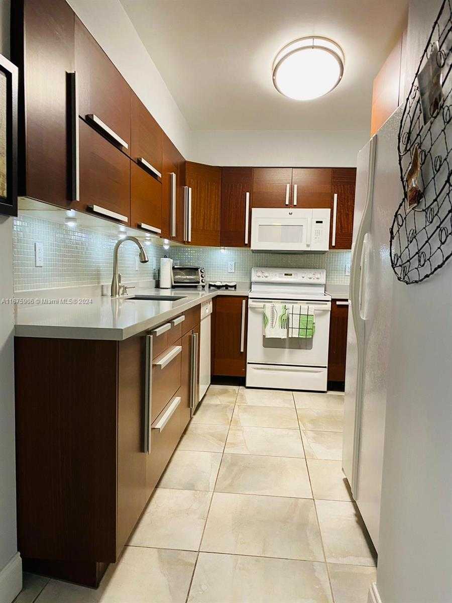 Small Image of 9225 COLLINS AVE #606, Surfside Number 8