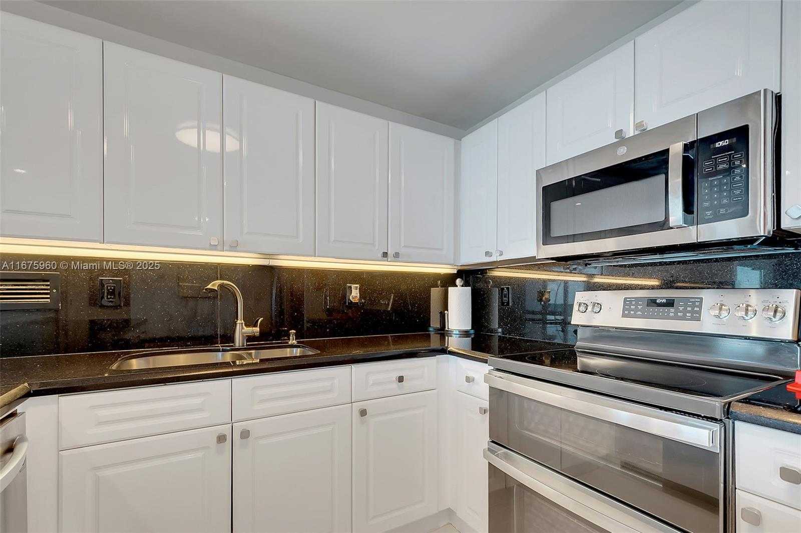 Small Image of 2301 COLLINS AVE #1139, Miami Beach Number 8