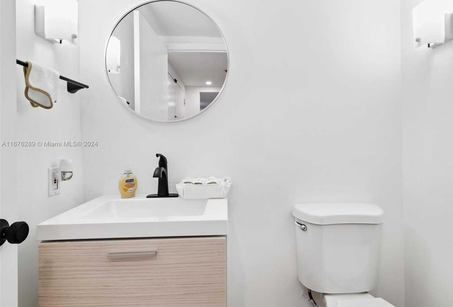 Small Image of 10175 COLLINS AVE #103, Bal Harbour Number 19