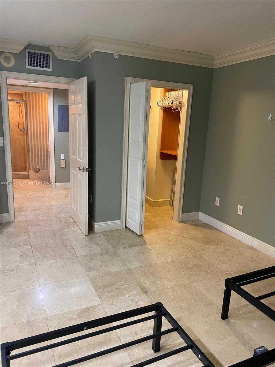 Small Image of 1155 BRICKELL BAY DR #3303, Miami Number 12