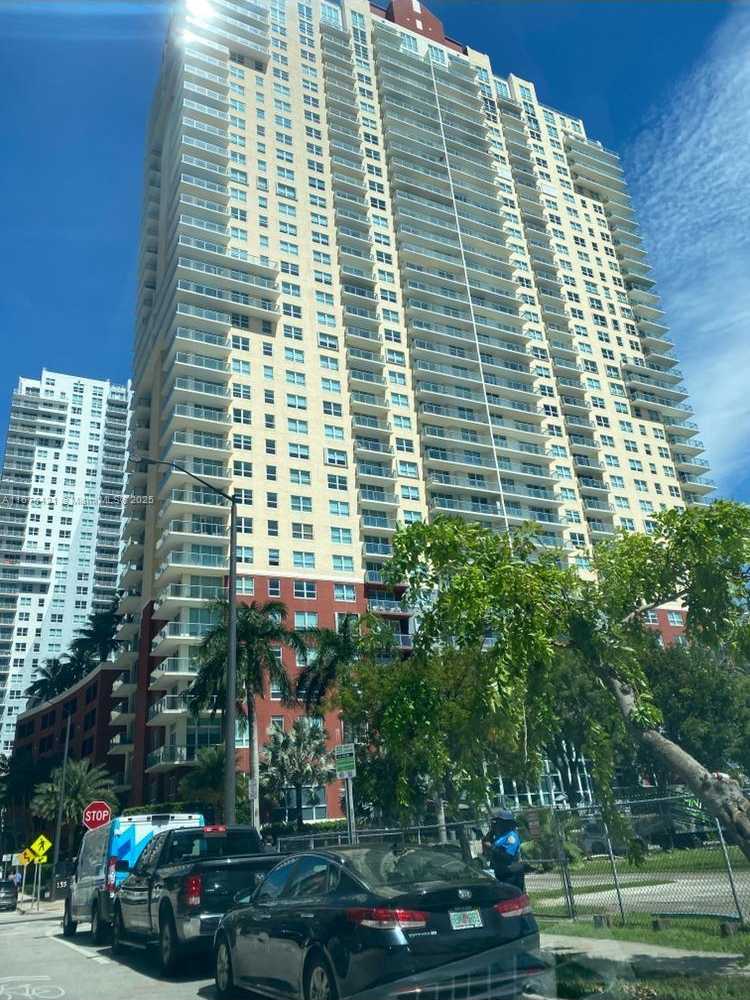 Small Image of 1155 BRICKELL BAY DR #3303, Miami Number 2