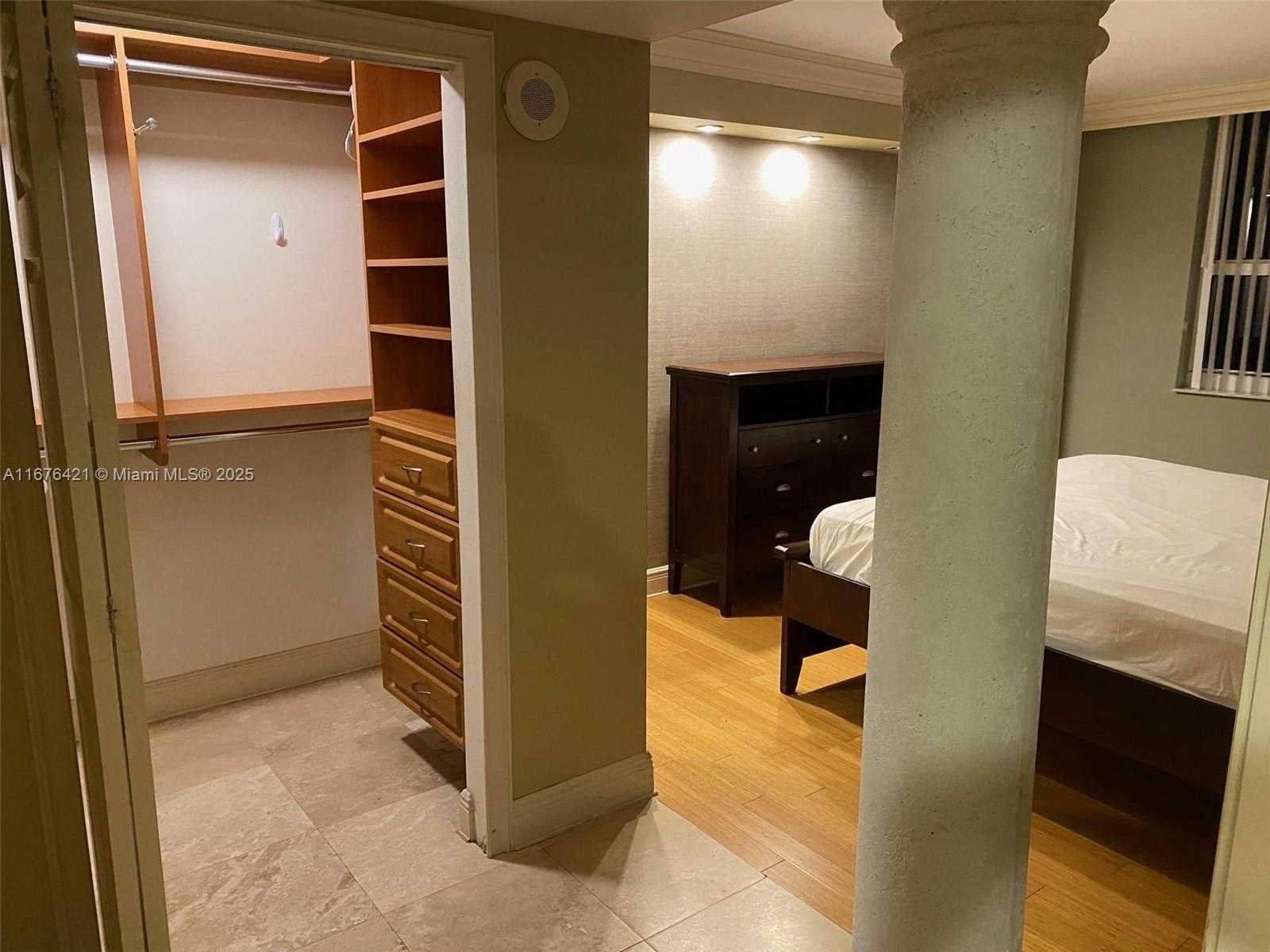 Small Image of 1155 BRICKELL BAY DR #3303, Miami Number 9