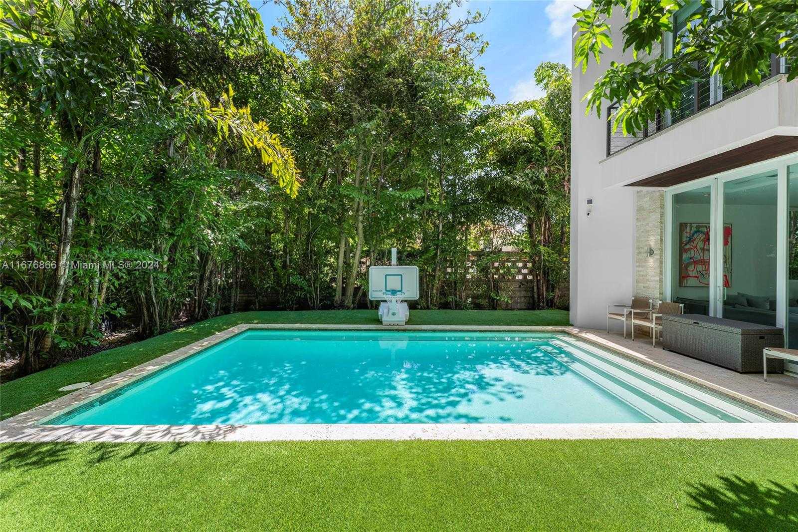 Small Image of 335 WEST 46TH ST, Miami Beach Number 2