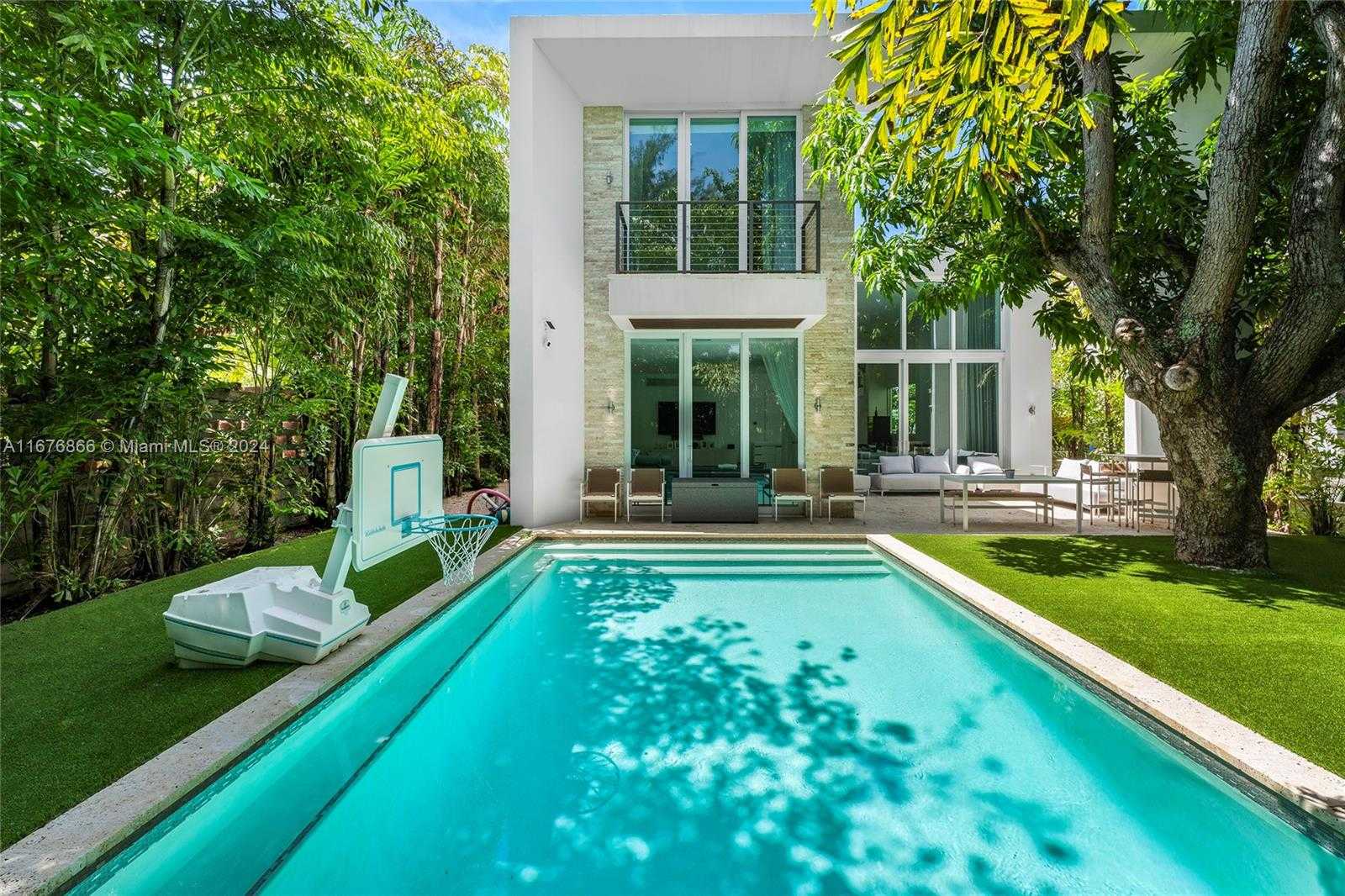 Small Image of 335 WEST 46TH ST, Miami Beach Number 3