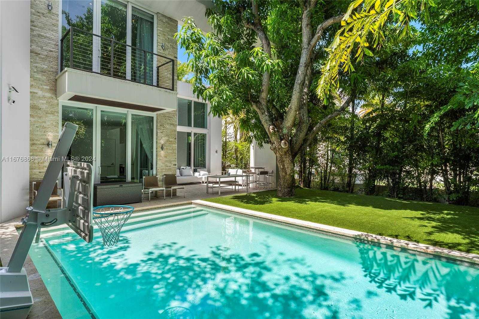 Small Image of 335 WEST 46TH ST, Miami Beach Number 4