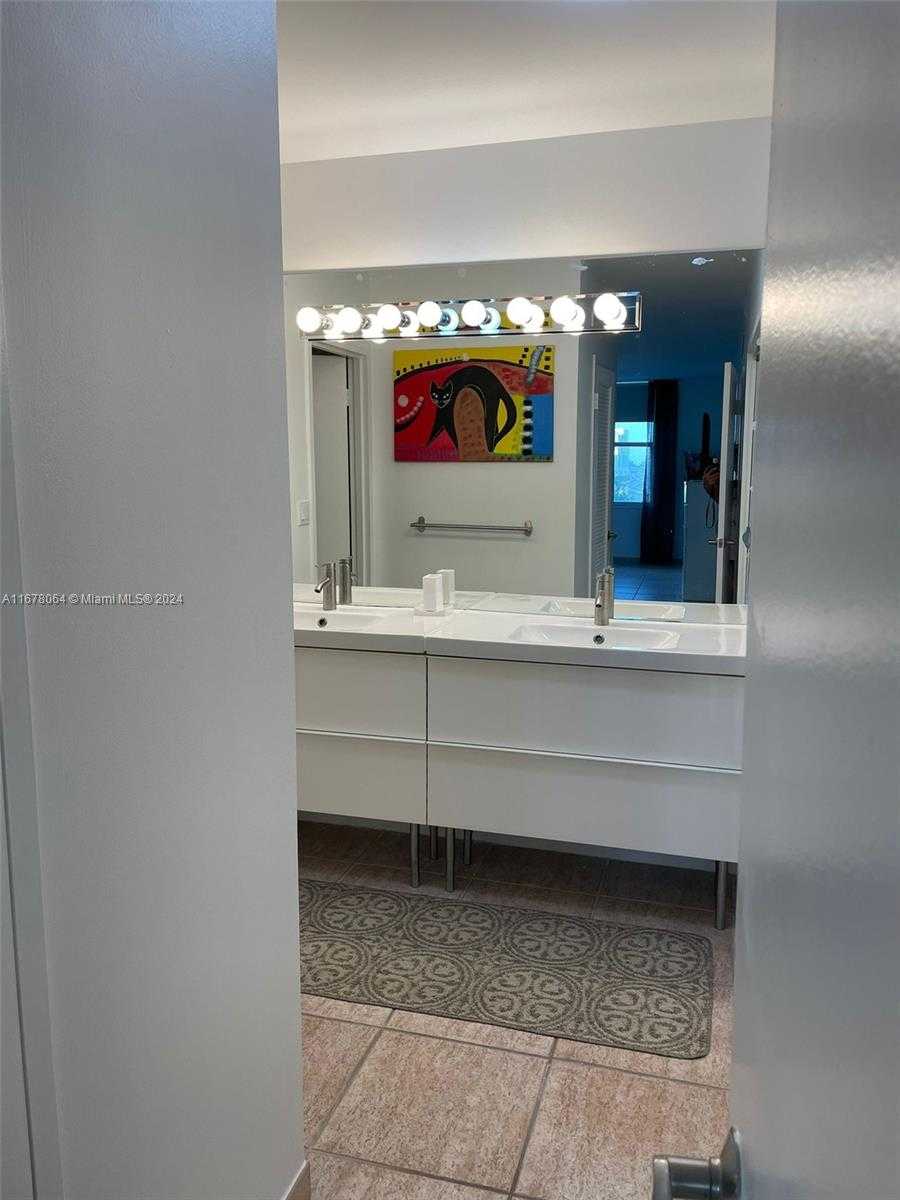 Small Image of 3725 SOUTH OCEAN DR #1404, Hollywood Number 32