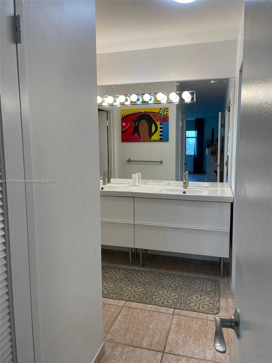 Small Image of 3725 SOUTH OCEAN DR #1404, Hollywood Number 34