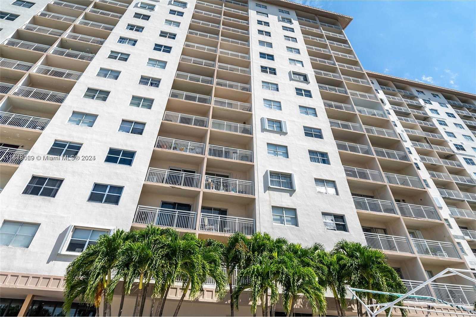 Small Image of 400 KINGS POINT DR #1031, Sunny Isles Beach Number 2