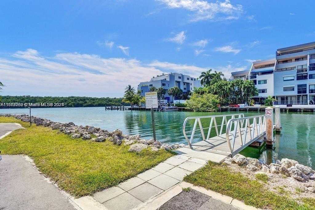 Small Image of 400 KINGS POINT DR #1031, Sunny Isles Beach Number 6