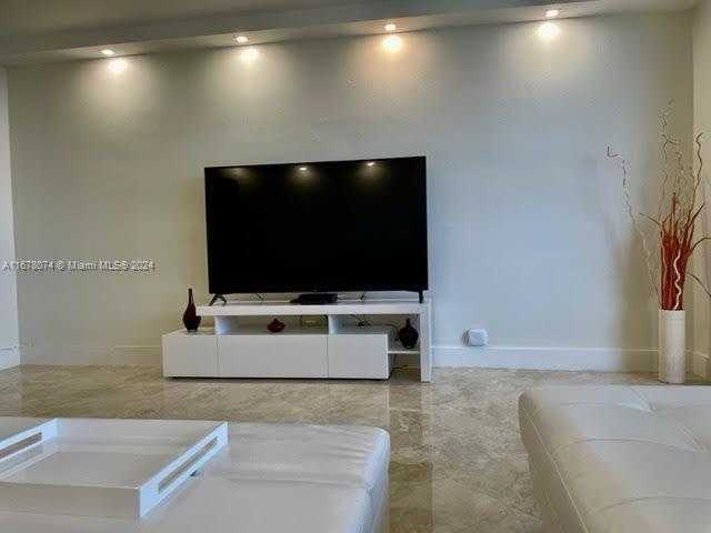 Small Image of 3725 SOUTH OCEAN DR #1402, Hollywood Number 9