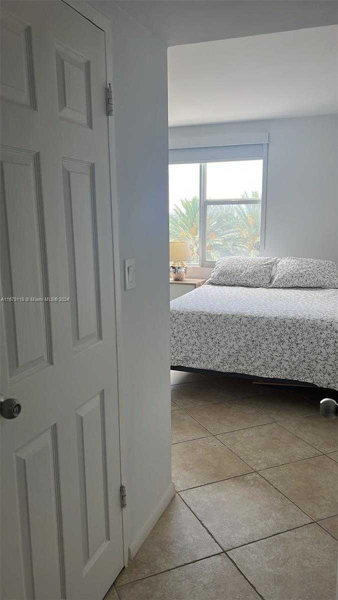 Small Image of 9195 #513, Surfside Number 14