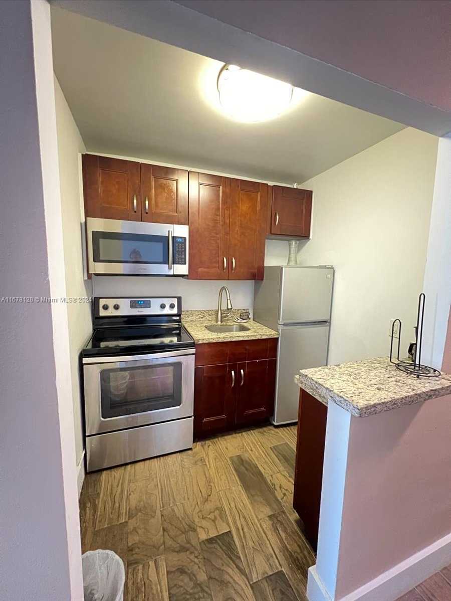 Small Image of 7904 WEST DR #111, North Bay Village Number 4