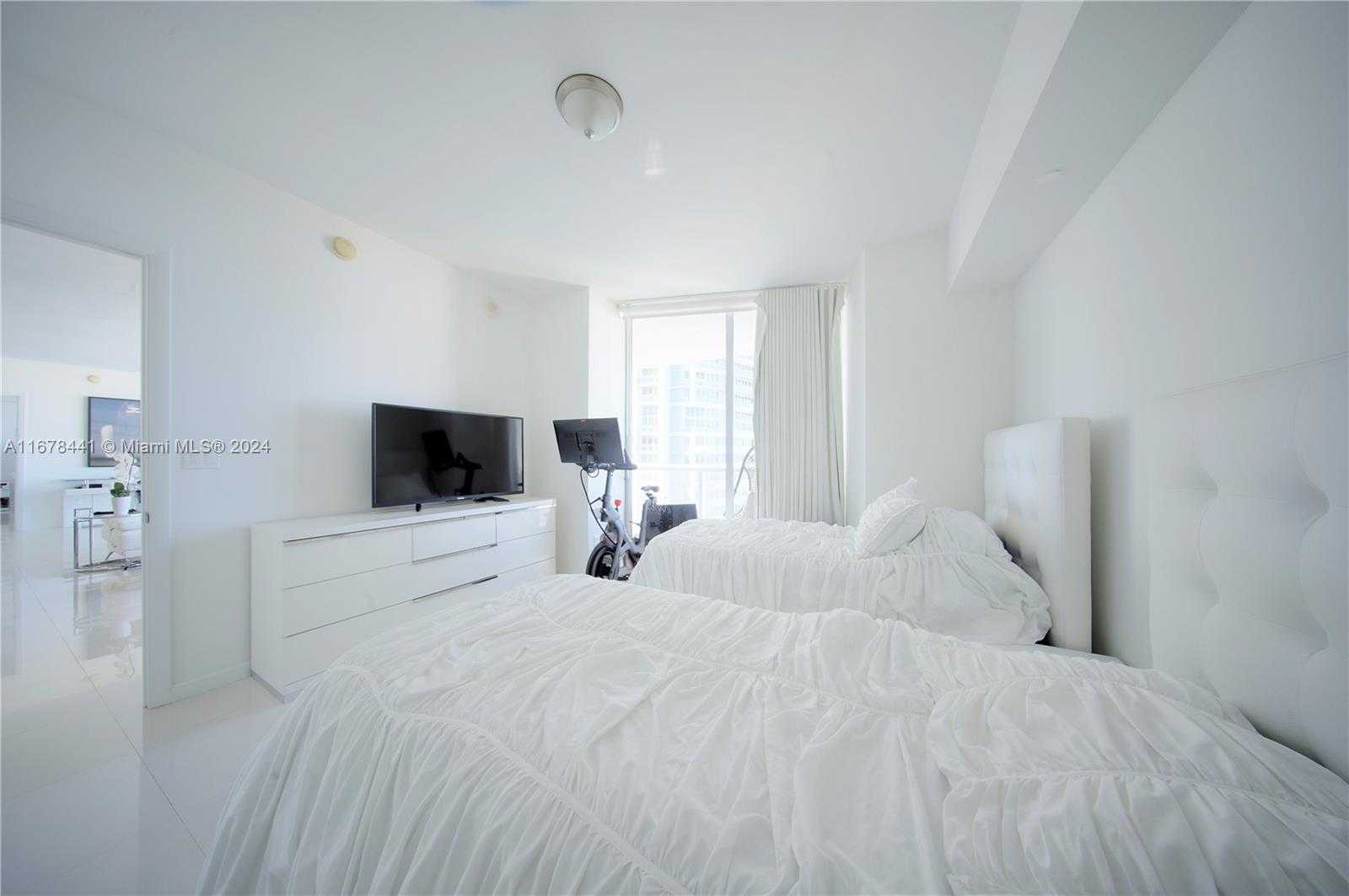 Small Image of 495 BRICKELL AVE #4004, Miami Number 16