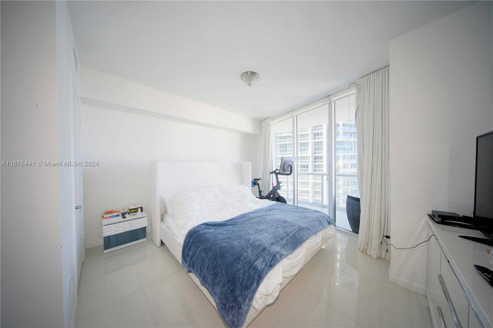 Small Image of 495 BRICKELL AVE #4004, Miami Number 17