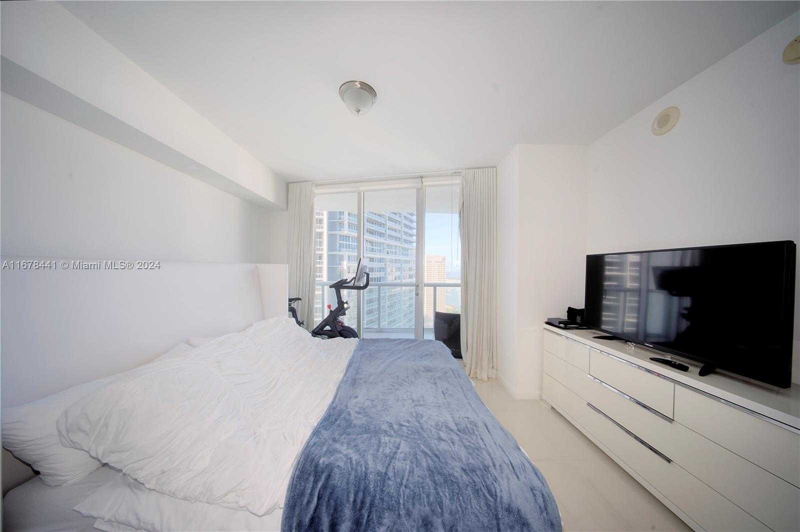 Small Image of 495 BRICKELL AVE #4004, Miami Number 18
