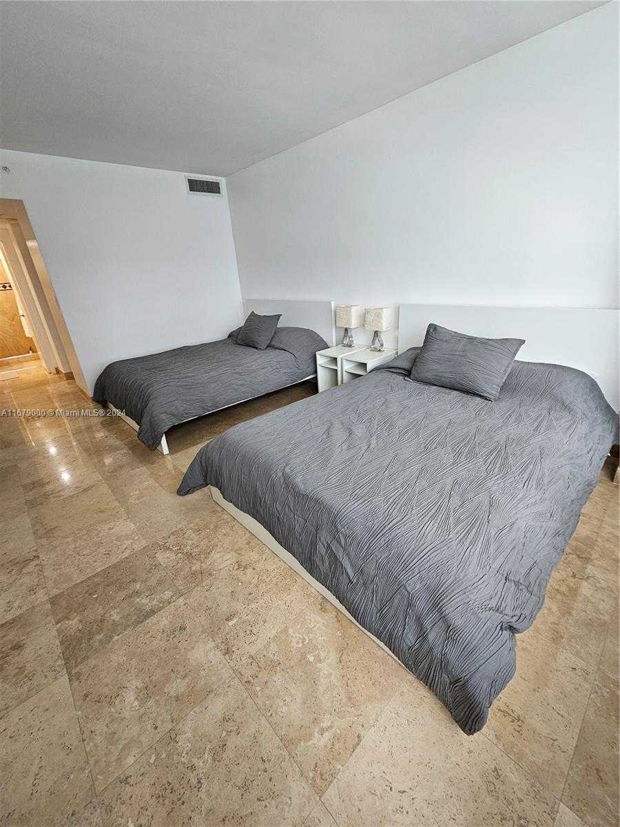 Small Image of 5601 COLLINS AVE #1605, Miami Beach Number 13