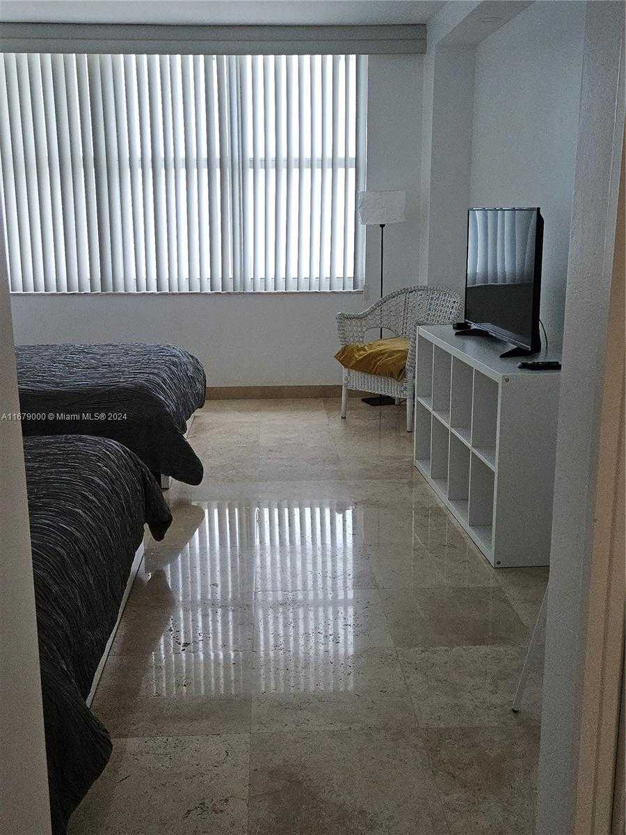Small Image of 5601 COLLINS AVE #1605, Miami Beach Number 15